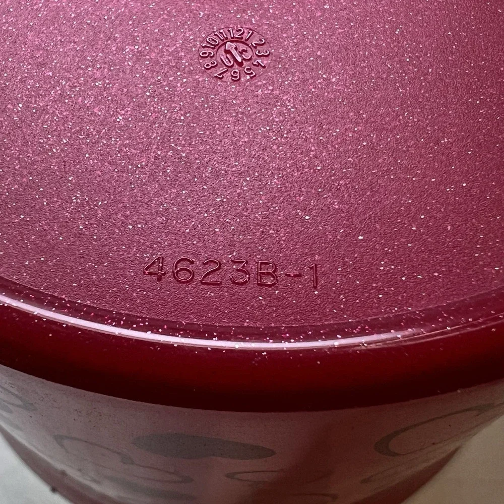Tupperware Set of 2 Valentine Sparkly Red w/Printed Hearts 4623b-1 No Lids‎